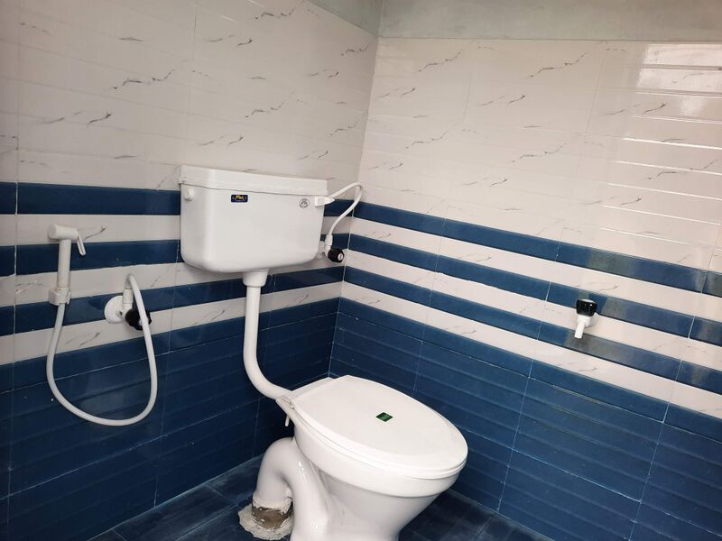 പ്രമാണം:21361toilet-2.jpg