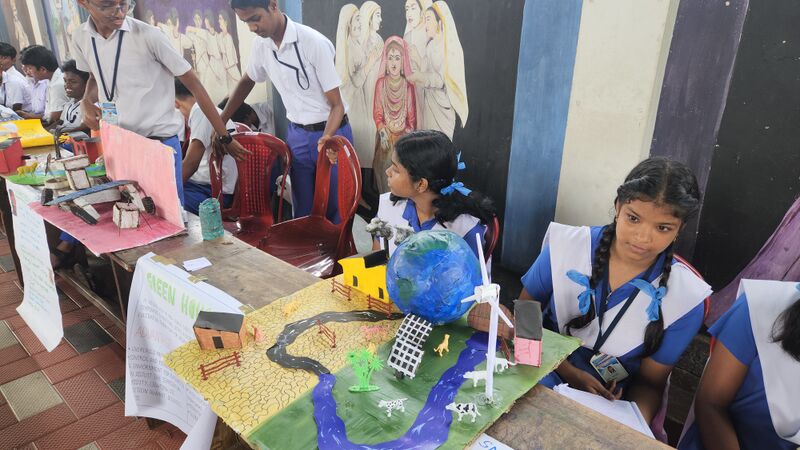 പ്രമാണം:35052 sc fair 2425 7.jpg