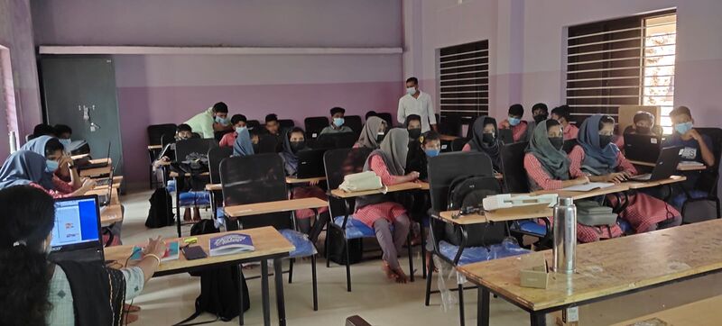 പ്രമാണം:51045 little kite.jpg