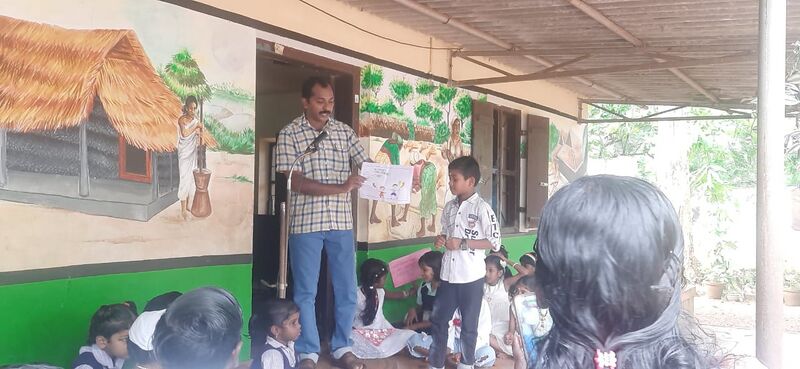 പ്രമാണം:BACK TO SCHOOL.jpg