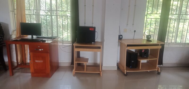 പ്രമാണം:Gups@19777;computer lab.jpg