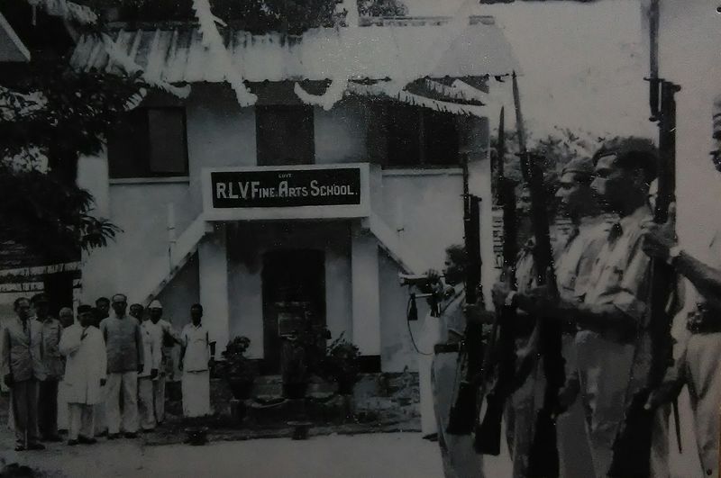 പ്രമാണം:RLV School-An old picture.jpg