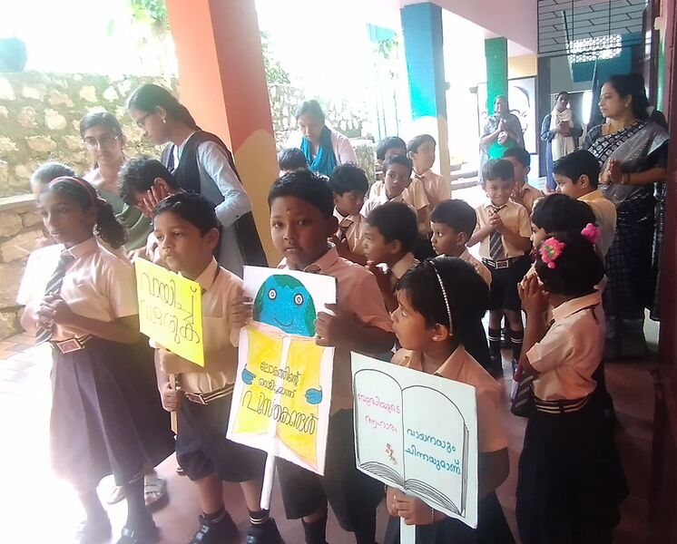 പ്രമാണം:Reading dayhclps.jpg