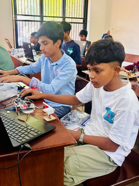 പ്രമാണം:13000 50.r.jpg