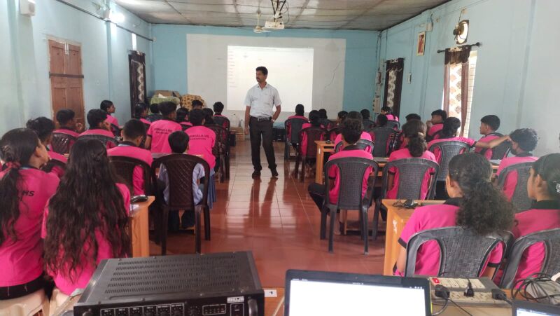 പ്രമാണം:15044 school camp.jpg