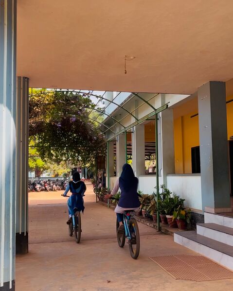 പ്രമാണം:18103 cycling.jpg