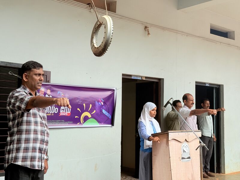 പ്രമാണം:19083 assembly 2.jpg