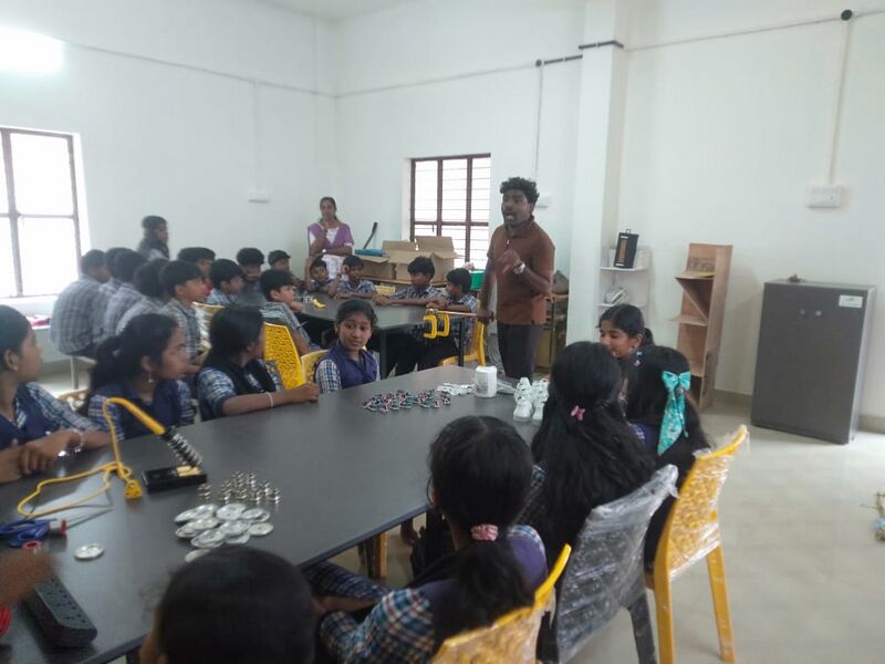 പ്രമാണം:21073 PKD Lightsup.jpg