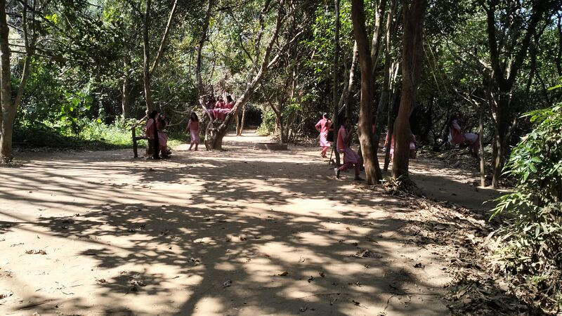 പ്രമാണം:35015 6photos3.jpg