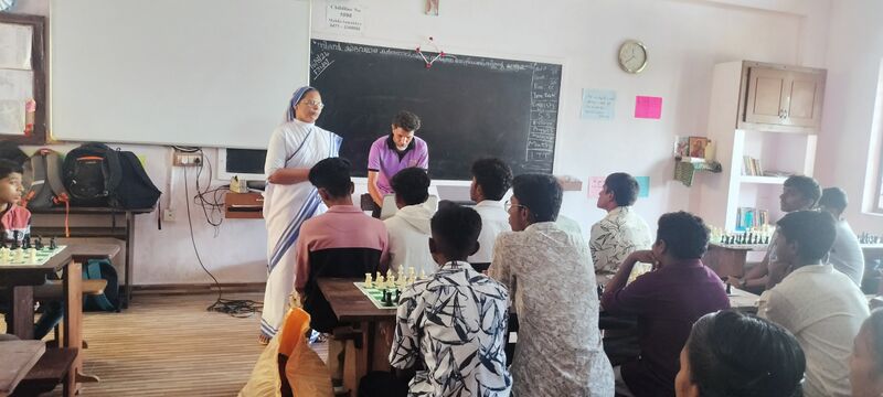 പ്രമാണം:35052 chess 2425 1.jpg