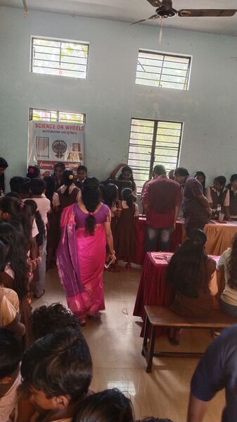 പ്രമാണം:36064 science fair2.jpg