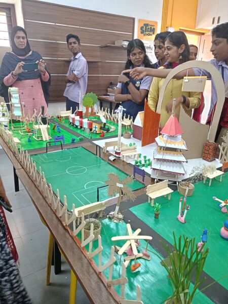 പ്രമാണം:36065 makerpark252.jpg