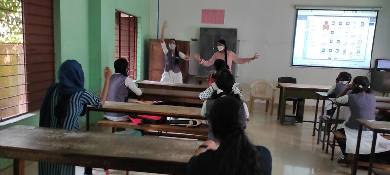 പ്രമാണം:41069 pravesanolsavam5.jpg