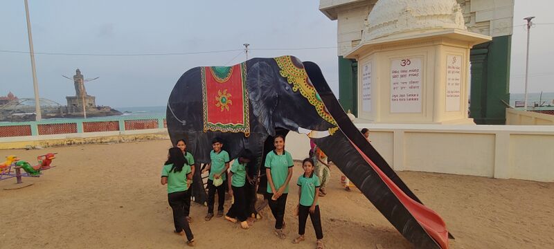 പ്രമാണം:43338 padana-vinodayatra.jpg