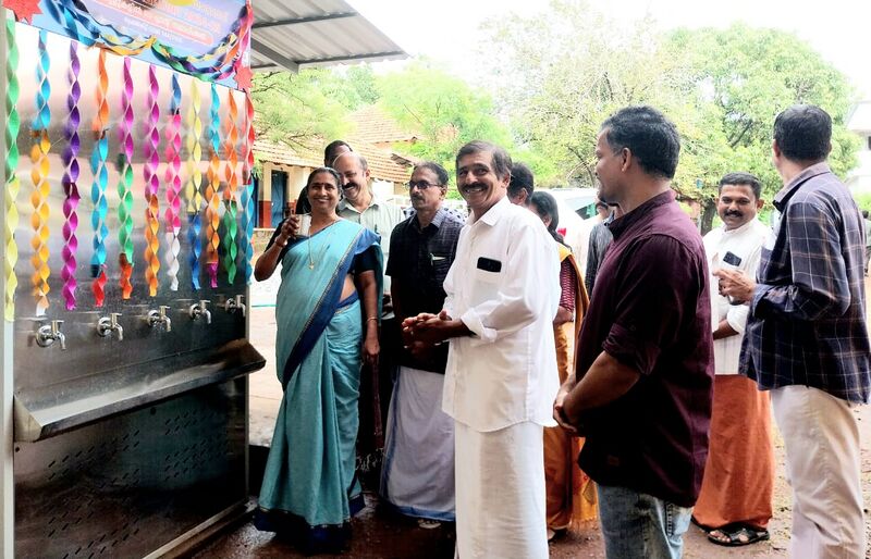 പ്രമാണം:12011 ghsspakkam waterpurifier inauguration.jpg