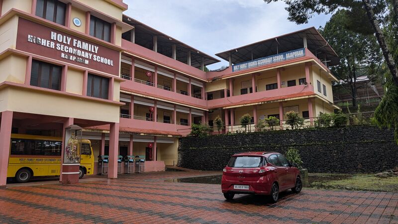 പ്രമാണം:12022-school main builing 1june2025.jpg