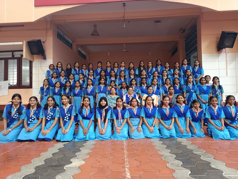 പ്രമാണം:16002 scarfday1.jpg