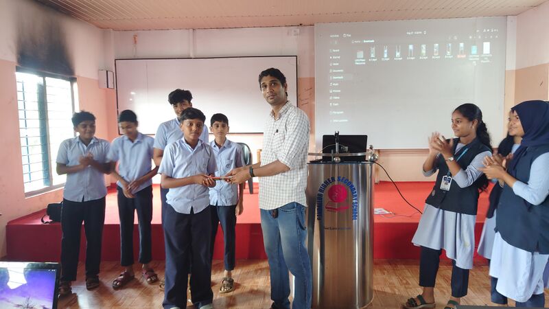 പ്രമാണം:18093 MPM Schoolcamp may2025 3.JPG