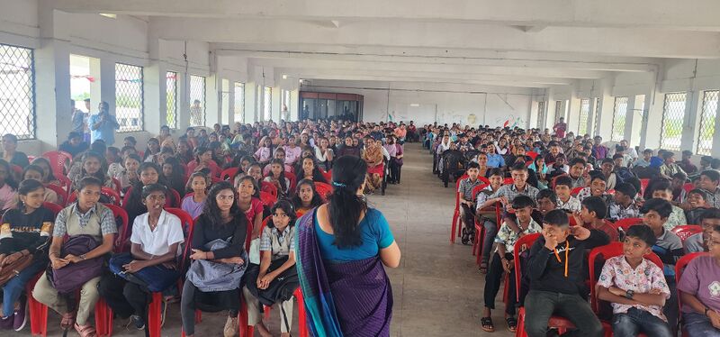 പ്രമാണം:21060-khs june2 councilling class 1.jpeg