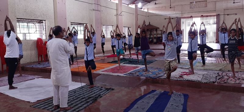 പ്രമാണം:26056 yoga2.jpg