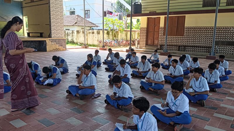 പ്രമാണം:35052 moondayquiz 2526 3.jpg