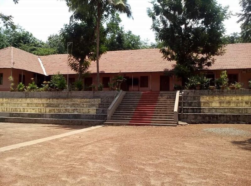പ്രമാണം:38102 school.jpg