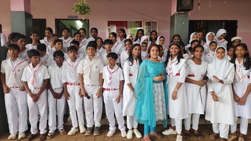 പ്രമാണം:48137-junior redcros.jpg