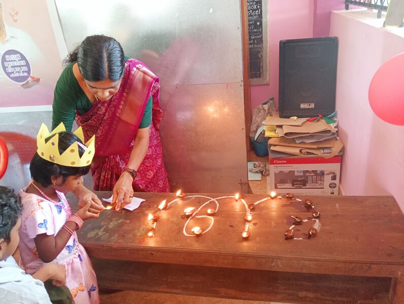 പ്രമാണം:ദീപം തെളിയിക്കൽ.jpeg