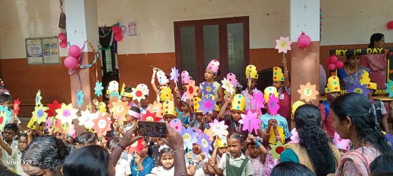 പ്രമാണം:12049 kzd praveshanothsavam.jpg
