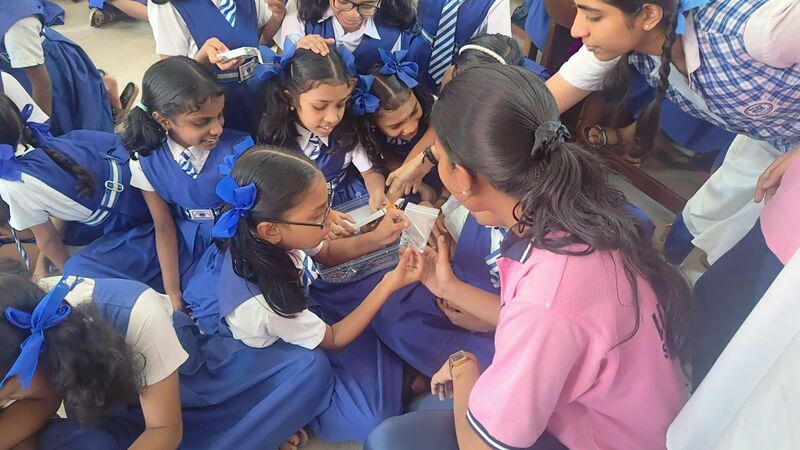 പ്രമാണം:16002 robotraing 7.jpg