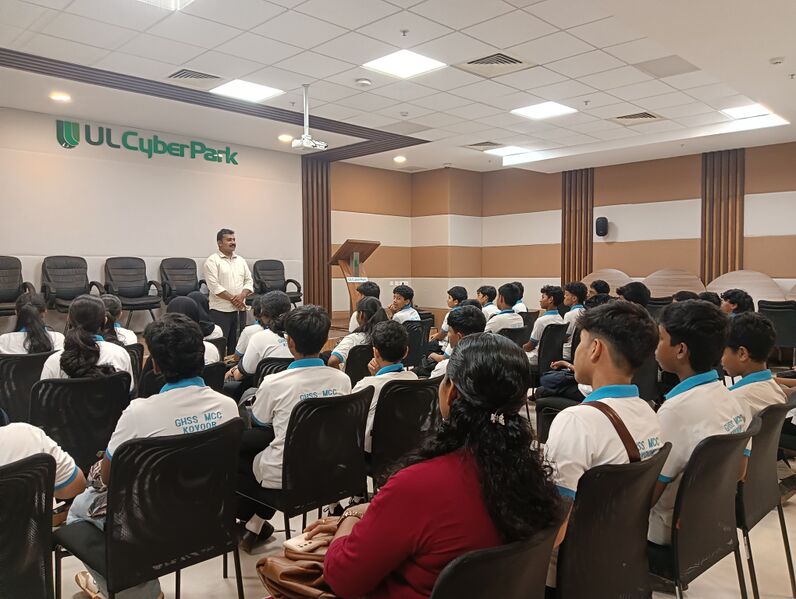 പ്രമാണം:17059-Cyber park visit 1.jpg