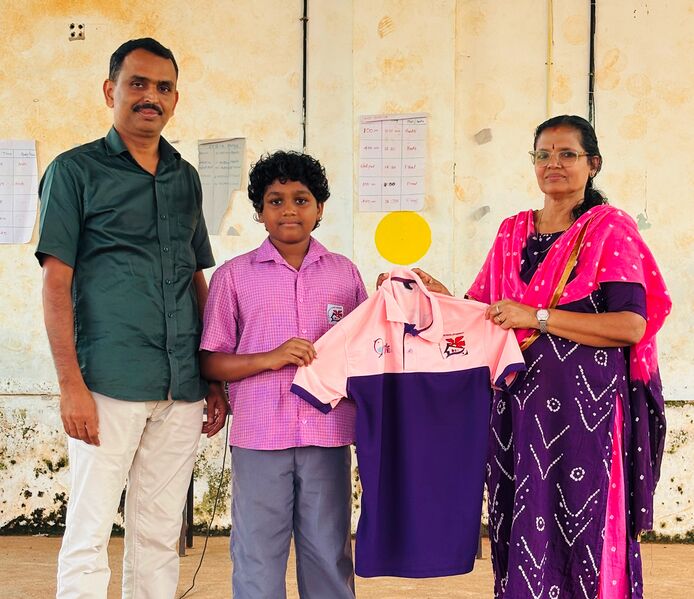 പ്രമാണം:19074 uniform.JPG