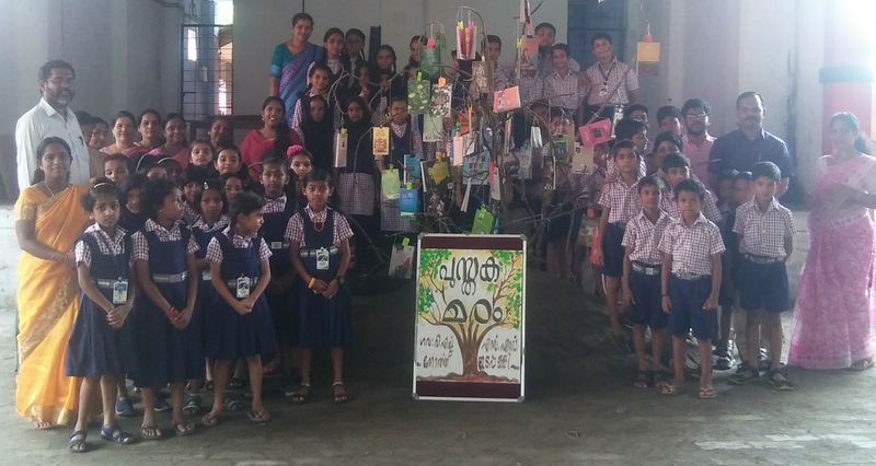 പ്രമാണം:26065-pusthaka maram.jpg