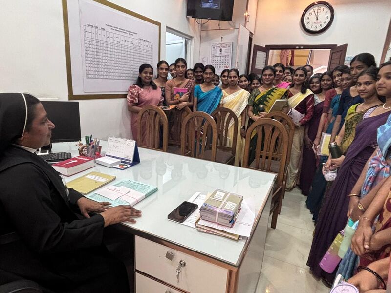 പ്രമാണം:26084 teacher's day 2025-26.jpg