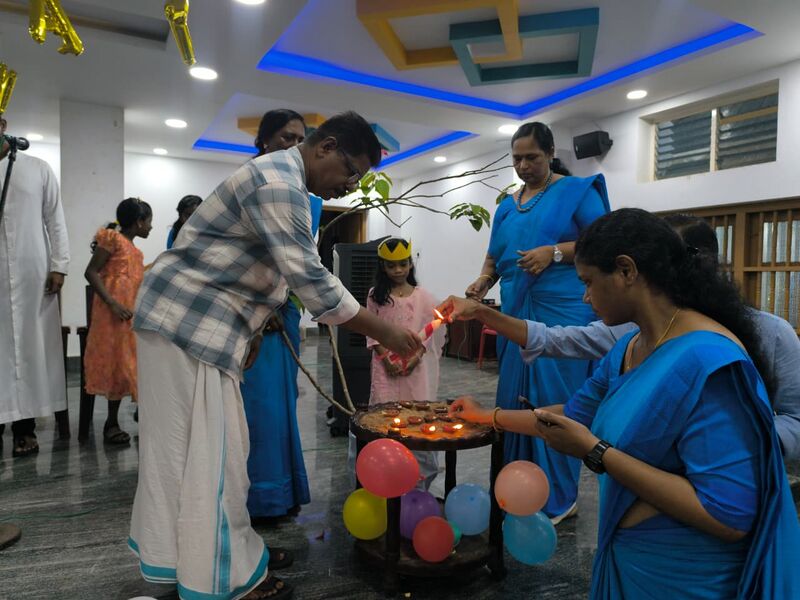 പ്രമാണം:42022 Opening Day 3.jpg