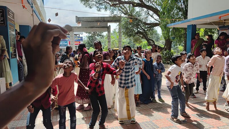 പ്രമാണം:42085 ONAM25 2.resized.jpg