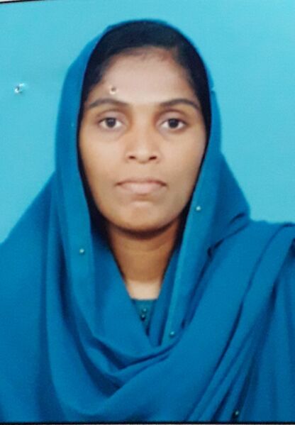 പ്രമാണം:44223 mumthas old student.jpg