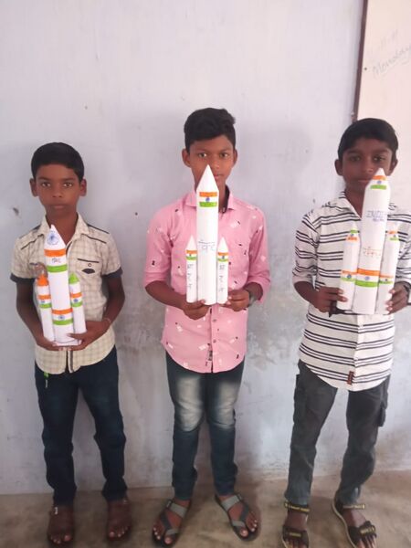 പ്രമാണം:44247 surili hindi 1.jpeg