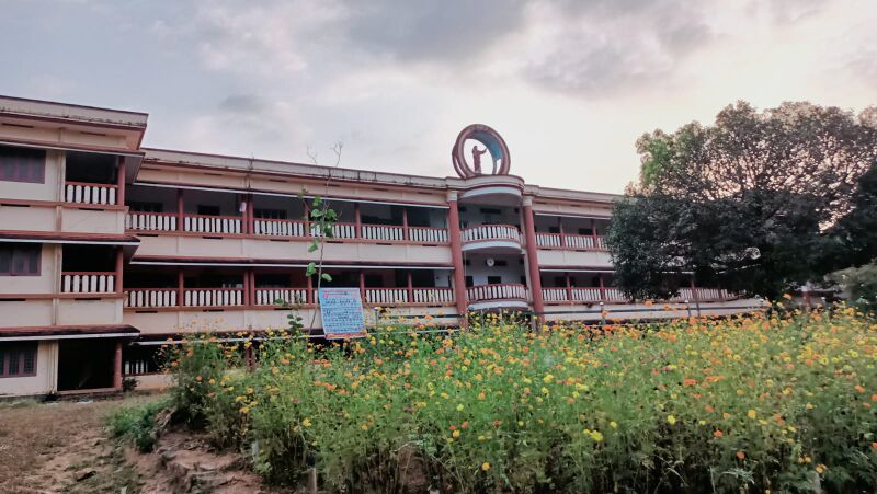 പ്രമാണം:47040 school pic 1.jpeg