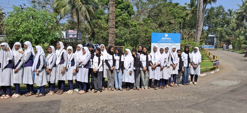 പ്രമാണം:47064 LK field trip 3.jpg