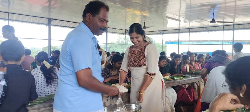 പ്രമാണം:BS TVM 44066 onam2.jpeg