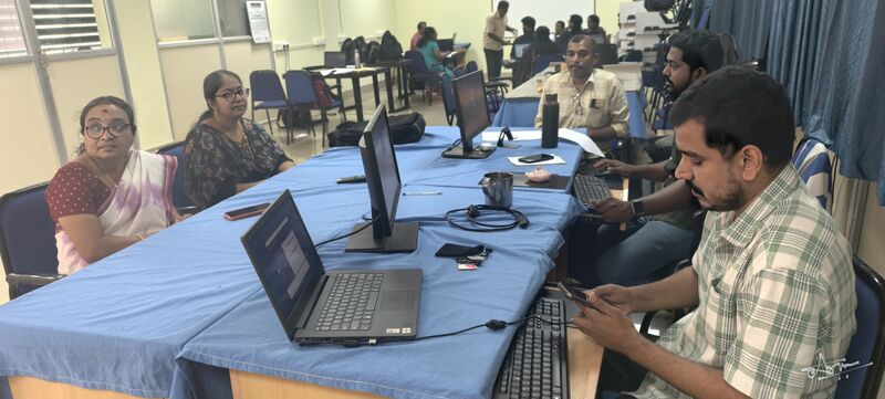 പ്രമാണം:DRCTVM-Freesoftwareday installfest1.jpg