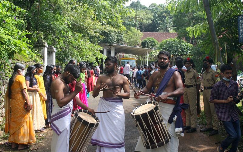 പ്രമാണം:Pravesanolsavam 02.jpeg