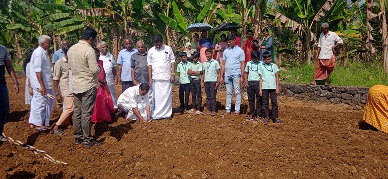 പ്രമാണം:Ssss 1.jpeg