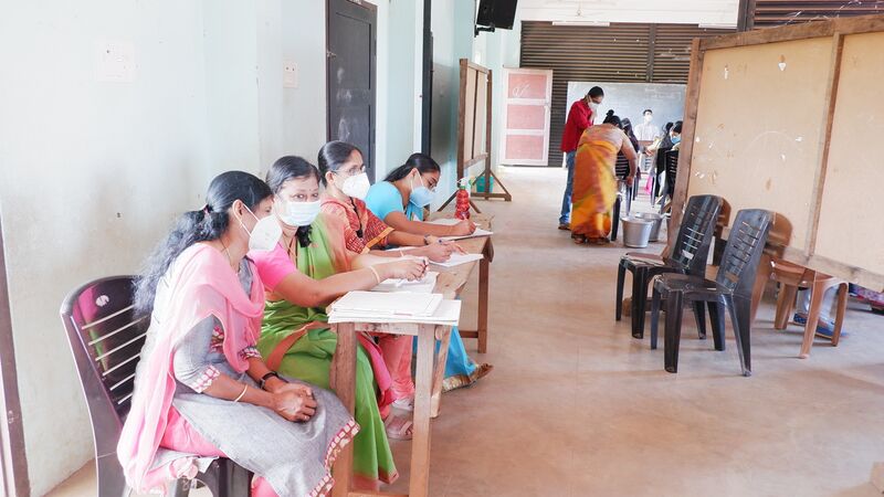 പ്രമാണം:Vaccine 7.resized.jpg