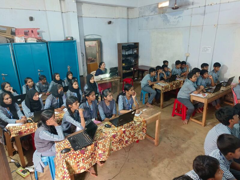 പ്രമാണം:11038 lk class.jpg