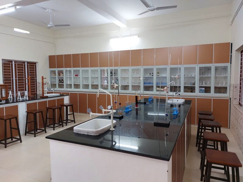 പ്രമാണം:20062 Chemistry Lab.jpg