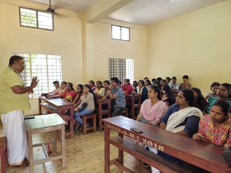 പ്രമാണം:37001-Leap Counselling class.jpg