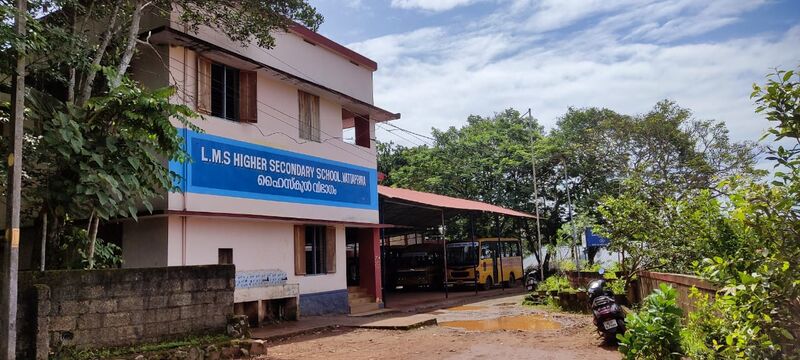 പ്രമാണം:42036 school1.jpeg