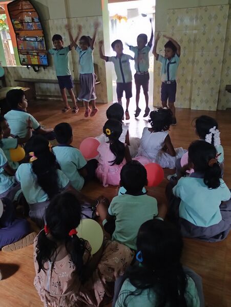 പ്രമാണം:44204 balasabha.jpg